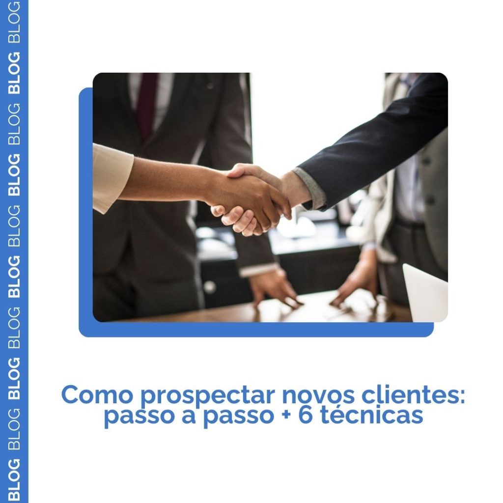 Dois profissionais apertando as mãos em um ambiente de negócios, simbolizando a conclusão de uma reunião ou acordo. Ambos estão vestidos formalmente, sugerindo um ambiente corporativo. Ao fundo, outros profissionais e itens de escritório, como uma mesa e um laptop, complementam o cenário, reforçando o contexto de um encontro empresarial bem-sucedido.